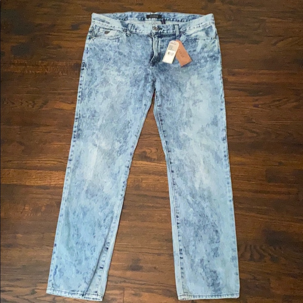 GUESS Straight Slim Fit AshWash Blue Jeans 38/32
